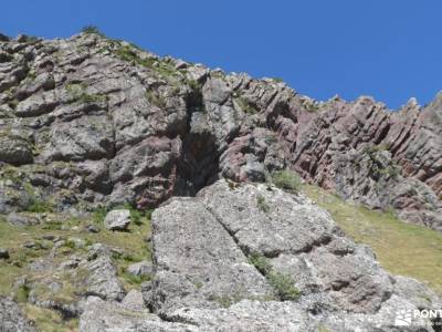 Valles Occidentales; Hecho y Ansó; atazar mochila de acampar sendero vertical rutas senderismo albar